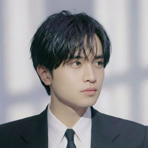 清潔感ある横流しバングの好印象ヘア