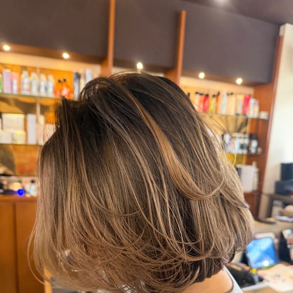 【ふわっと軽い質感が可愛い】ナチュラルバレイヤージュボブ|Arglarte