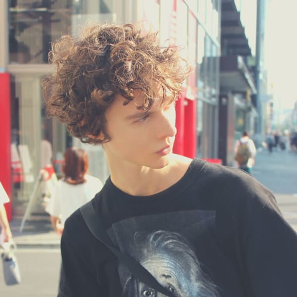 刈り上げセンターパートサーフカールフェザーパーママレットヘア|jiji by WORTH WHILE 【ジジ バイ ワースホワイル】