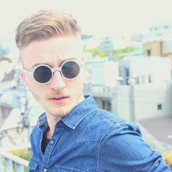 刈り上げセンターパートサーフカールフェザーパーママレットヘア