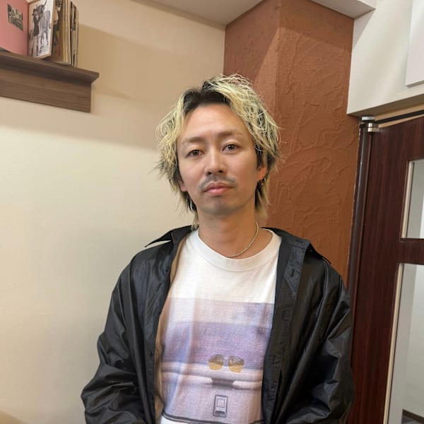 ´elua ボブ 髪質改善【エルア】のスタッフ紹介。高橋 健一