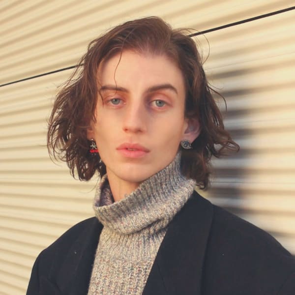 刈り上げセンターパートサーフカールフェザーパーママレットヘア|jiji by WORTH WHILE 【ジジ バイ ワースホワイル】