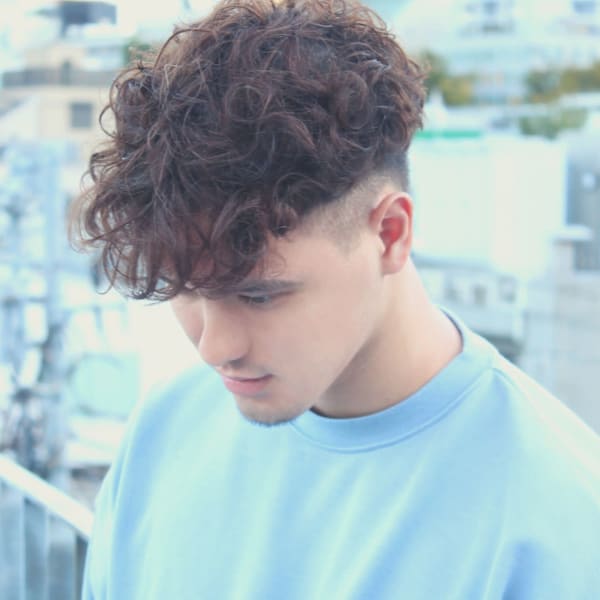 刈り上げセンターパートサーフカールフェザーパーママレットヘア|jiji by WORTH WHILE 【ジジ バイ ワースホワイル】