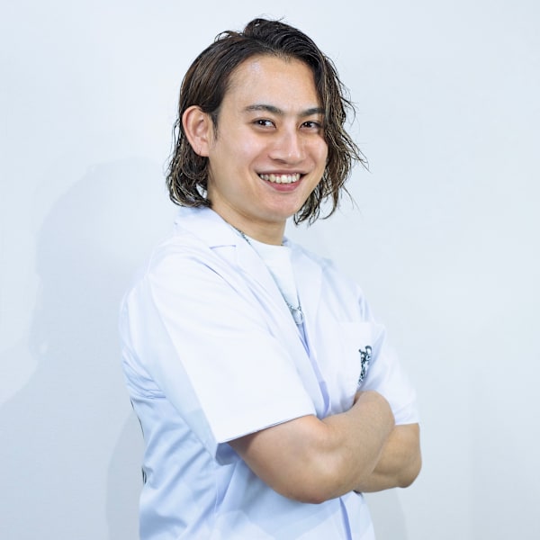 Bro Tokyo BARBERSHOP 神田店 MEN'S専門理容室【ブロートーキョーバーバーショップカンダテンメンズセンモンリヨウシツ】のスタッフ紹介。Kazu