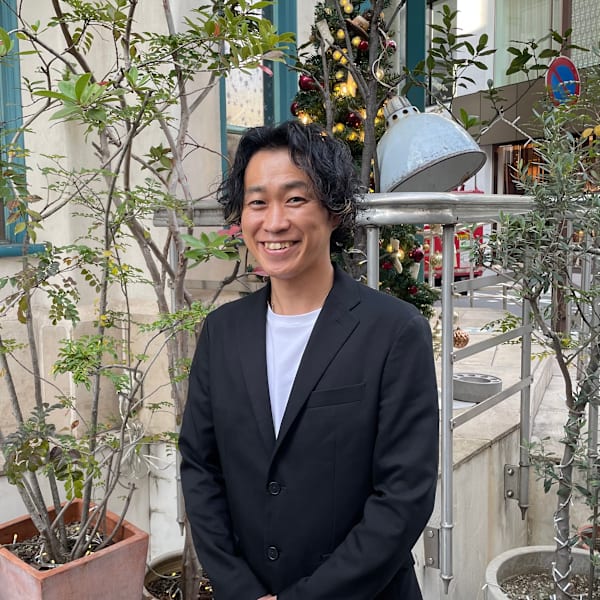 【完全個室サロン】tocca hair&treatment 天神店【トッカ ヘアアンドトリートメント テンジンテン】のスタッフ紹介。上家　慎太郎