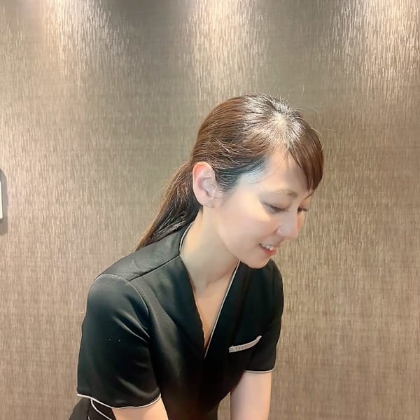 リラクゼーションサロンLAPiS LAzuLi. 麻布十番【リラクゼーションサロンラピスラズリ アザブジュウバン】のスタッフ紹介。エミ