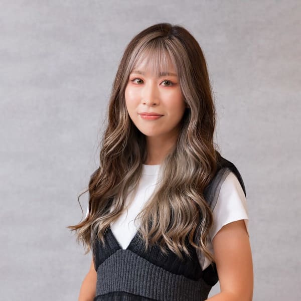 NEST. 千葉/白髪染め/白髪ぼかし/髪質改善/ショート/カラー/カット 【ネスト】【ネストチバシラガゾメシラガボカシカミシツカイゼンショートカラーカットネスト】のスタッフ紹介。名雪 さおり