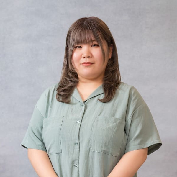 NEST. 千葉/白髪染め/白髪ぼかし/髪質改善/ショート/カラー/カット 【ネスト】【ネストチバシラガゾメシラガボカシカミシツカイゼンショートカラーカットネスト】のスタッフ紹介。岡崎 惟