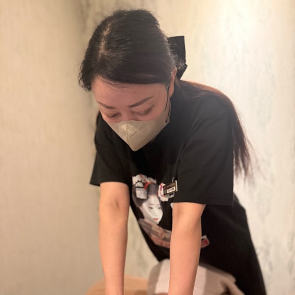 大足SPA~BIG FOOT SPA~上野・御徒町【オオアシスパ ビッグフットスパ ウエノオカチマチ】のスタッフ紹介。エミ