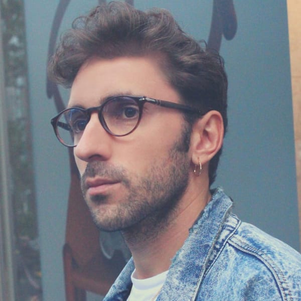 刈り上げセンターパートサーフカールフェザーパーママレットヘア