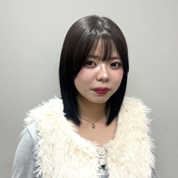 全席個室美容室 Zina 大宮 髪質改善＆トリートメント【ジーナ】【ゼンセキコシツビヨウシツ ジーナ オオミヤ カミシツカイゼンアンドトリートメント】のスタッフ紹介。飯山 帆香