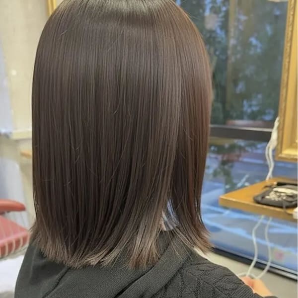 前下がりミディアムレイヤー|Lourdes hair design