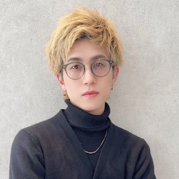 Men’s salon Zina 天神 ［メンズカット/眉毛/韓国/パーマ］【メンズサロンジーナ】【メンズサロン　ジーナ　テンジン　メンズカット　マユゲ　カンコク　パーマ　メンズサロン　ジーナ】のスタッフ紹介。吉井 伸介