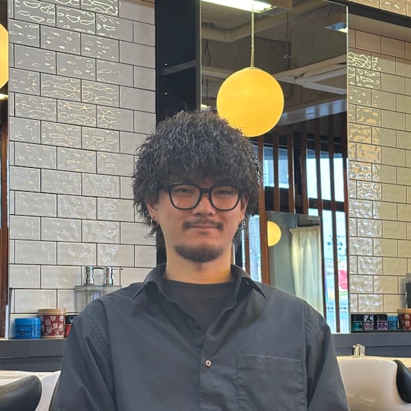 Smile hair 武蔵浦和店【スマイルヘアームサシウラワテン】のスタッフ紹介。荒井 大樹