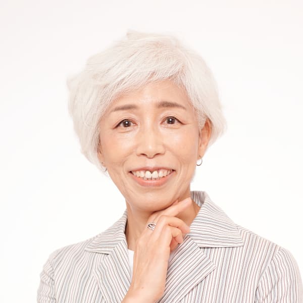 50代・60代のグレイヘアの方にオススメ◎骨格補正ショート