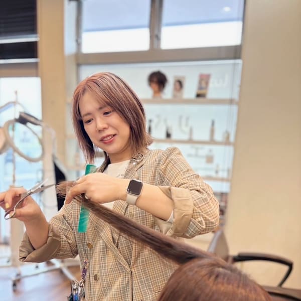 hair doctor Luz恵み野店【ヘアドクタールース メグミノテン】のスタッフ紹介。阿部 友美 髪質改善師