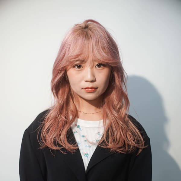 ピンクベージュ