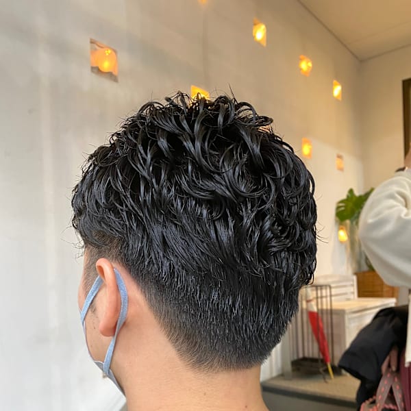 メンズパーマ・ツーブロ前髪上げスタイル|HAIR&MAKE STUDIO MIMURO