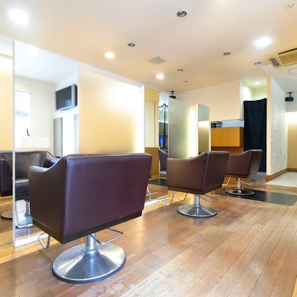 Sfida【スフィーダ】のスタッフ紹介。服部 髪質改善