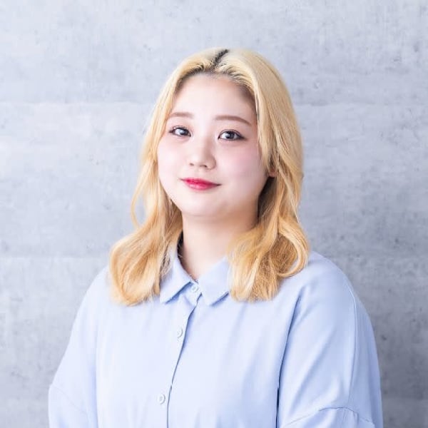 _WHITE 鳳店【アンダーバーホワイトオオトリテン】のスタッフ紹介。牧原 彩乃