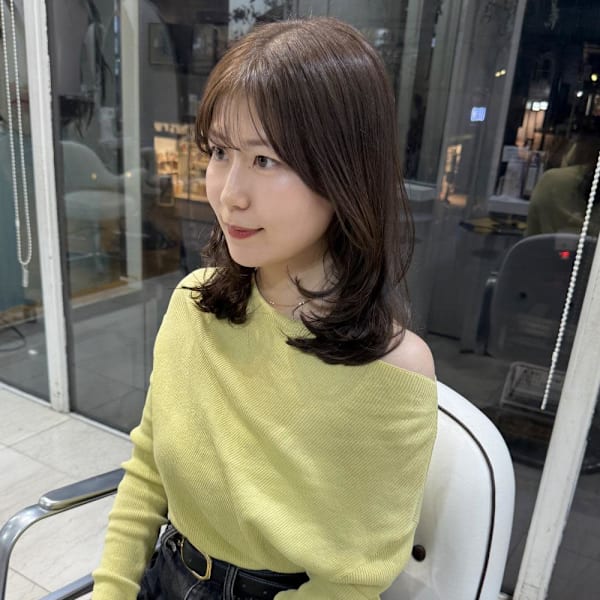 ミディアムレイヤー×明るめオリーブベージュ