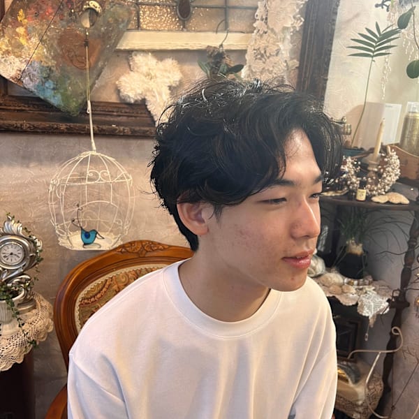 メンズ/柔らか質感のセンターパートマッシュ