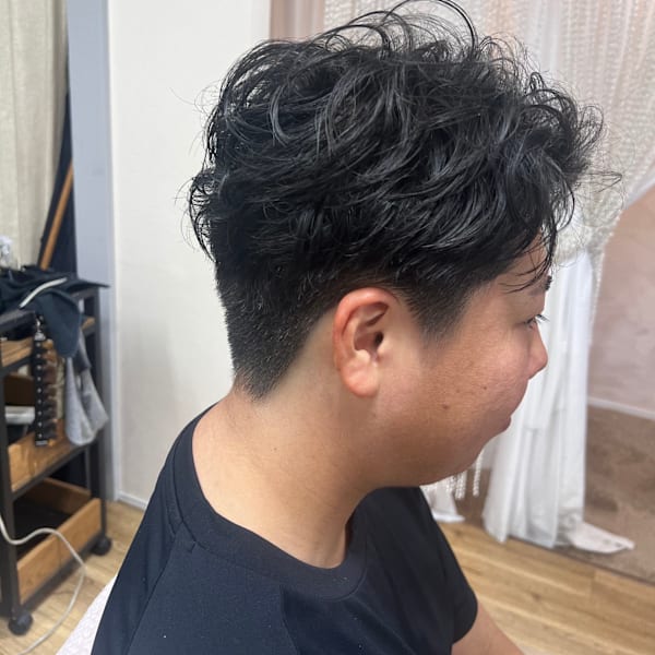 メンズ/黒髪ゆるパーマのナチュラルマッシュ