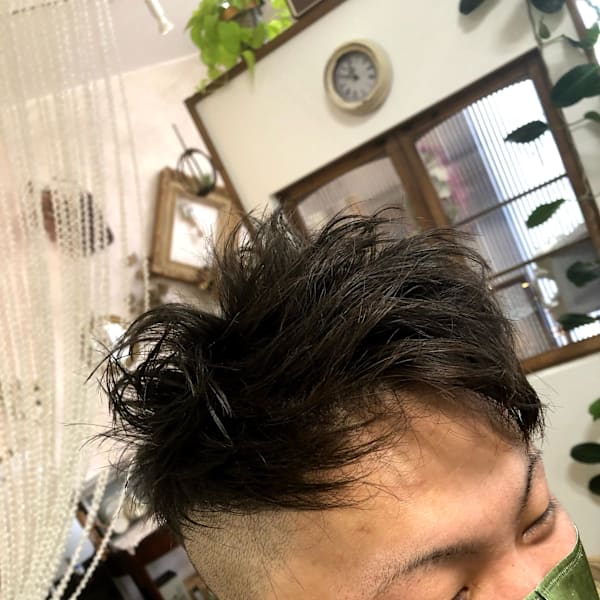 メンズ/鋭さ際立つスパイクスキンフェード