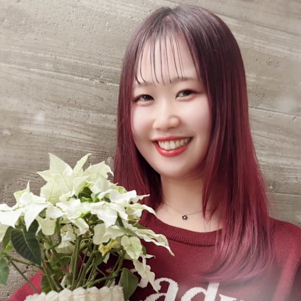hair+resort valentine【ヘアリゾートバレンタイン】のスタッフ紹介。朝海　咲希