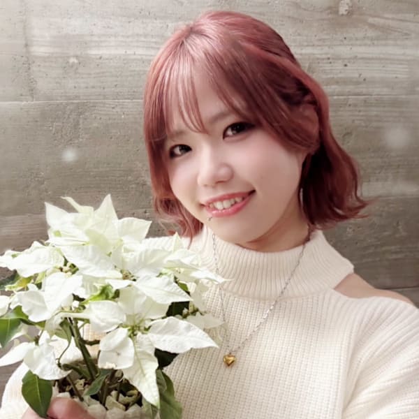 hair+resort valentine【ヘアリゾートバレンタイン】のスタッフ紹介。萩原　里々加