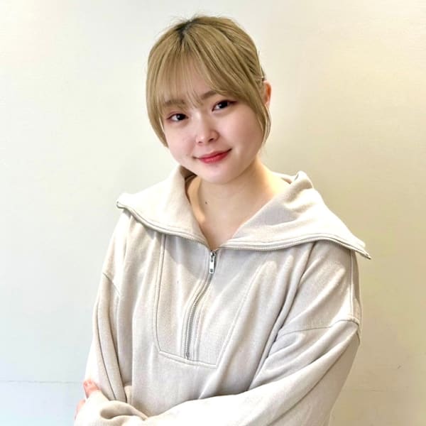 トリート ヘアデザイン浦安店【トリート ヘアデザイン ウラヤステン】のスタッフ紹介。甲斐青音