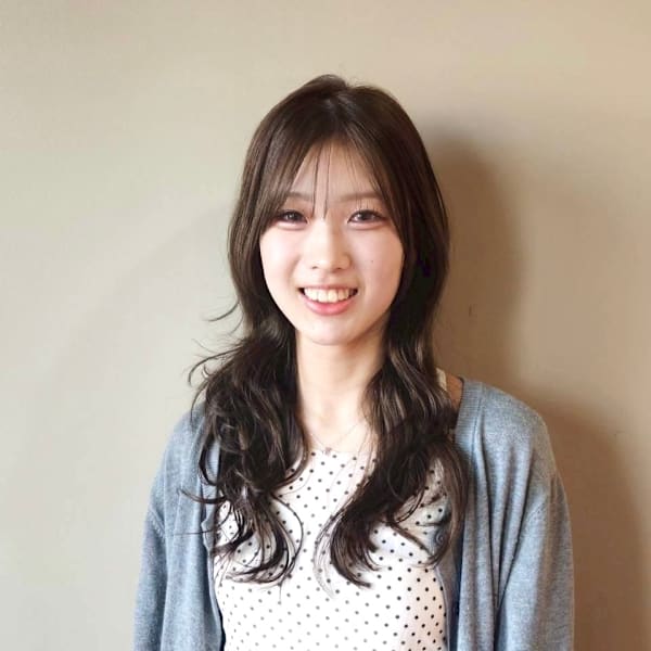 hair＆make sofa 泉中央店【ヘアーアンドメイクソファーイズミチュウオウテン】のスタッフ紹介。Hanna