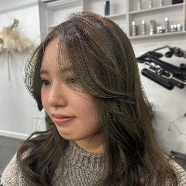 グレージュカラー/アッシュグレージュ/ザクザクレイヤーカット|AO。