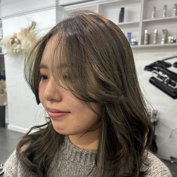 オリーブベージュ/ベージュカラー/透明感カラー/アッシュ|AO。