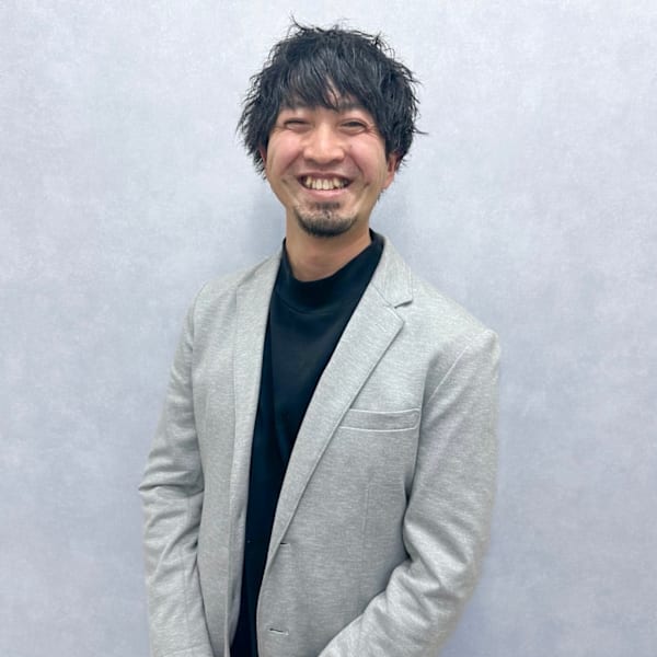 ROW 札幌【ロウ】個室型サロン オーダーメイドトリートメント＆ヘッドスパ【ロウ サッポロ コシツガタサロン オーダーメイドトリートメントアンドヘッドスパ】のスタッフ紹介。岡崎泰典　(Okazaki)