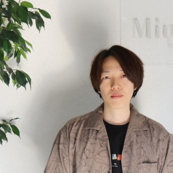 Guliss by minaliss【グリスバイミナリス】のスタッフ紹介。田中 しょう