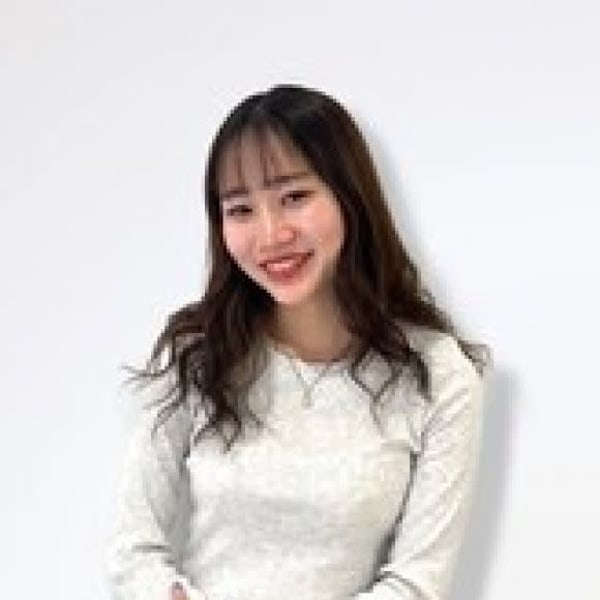 アイブロウサロン mine 池袋店【眉毛専門店】【アイブロウサロンマインイケブクロ】のスタッフ紹介。エマ 