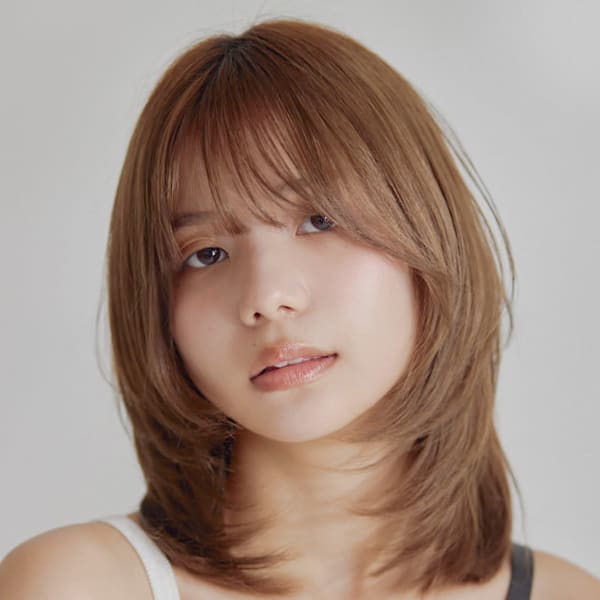 顔回りレイヤー×ヘーゼルブラウンカラー