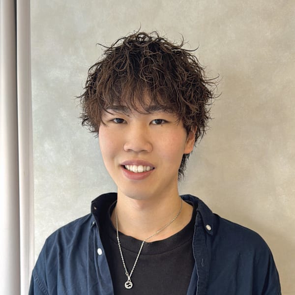 髪質改善Bonheur 川西【カミシツカイゼンボヌール カワニシ】【カミシツカイゼンボヌール カワニシ】のスタッフ紹介。井上 りょうすけ