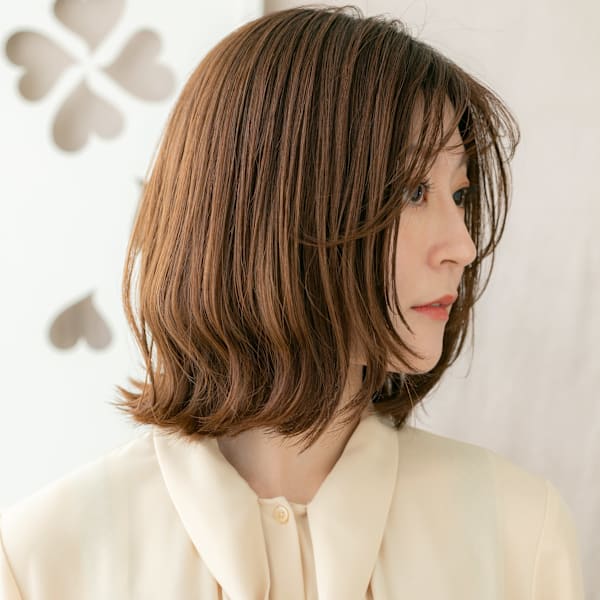 グレーブラウン大人美人くびれヘアウルフボブディ30代40代