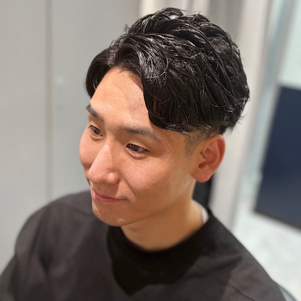 テーパーフェードフェザーパーマ|【シェアサロン】 LIBERTY SHARE BARBER 銀座