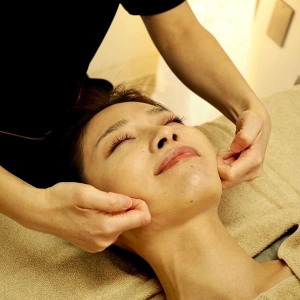 フルールクレール 日本橋店【フルールクレール ニホンバシテン】のスタッフ紹介。ハルキ　カナ