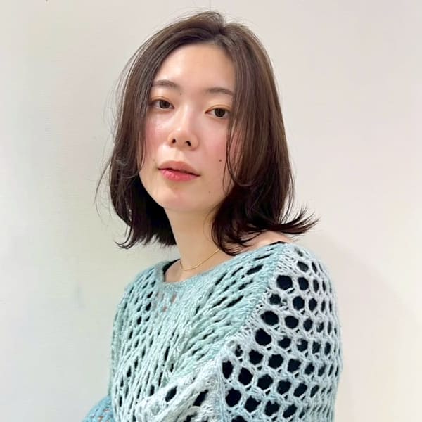 グレージュカラー ミディアムレイヤー ワンレン 外ハネ