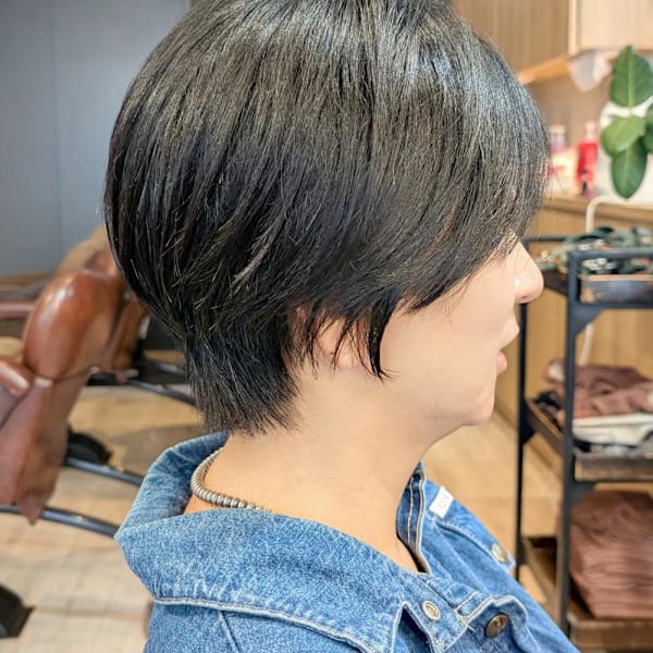 大人の上品ショートレイヤー|MANOHARU