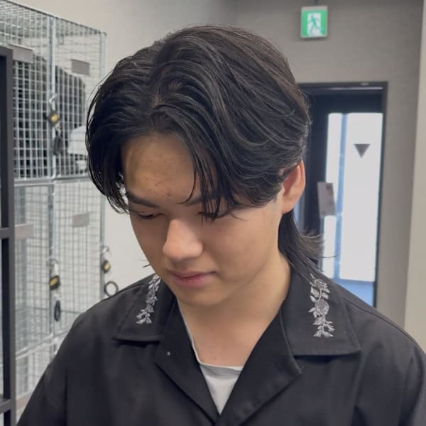 “ロングセンターパート × ソフトウルフ”で色気UP