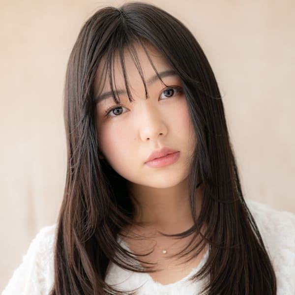 バタフライカット黒髪前下がり顔周りレイヤーロング30代40代