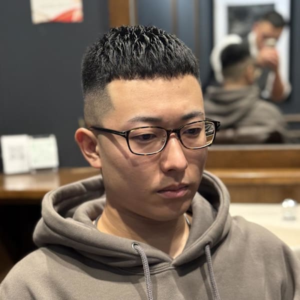 理容室　メンズ　カット　フェード　クロップ