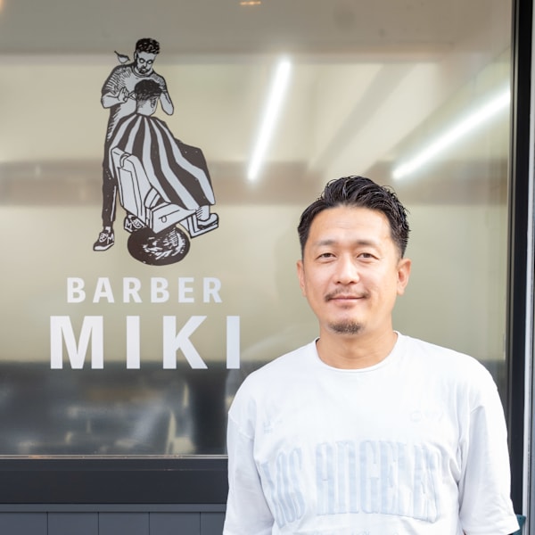 BARBER MIKI 中崎【バーバーミキ ナカザキ】のスタッフ紹介。BARBER SHINYA