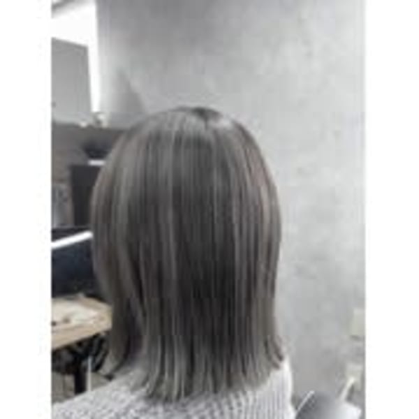 切りっぱなしミディ×グラデーションカラー