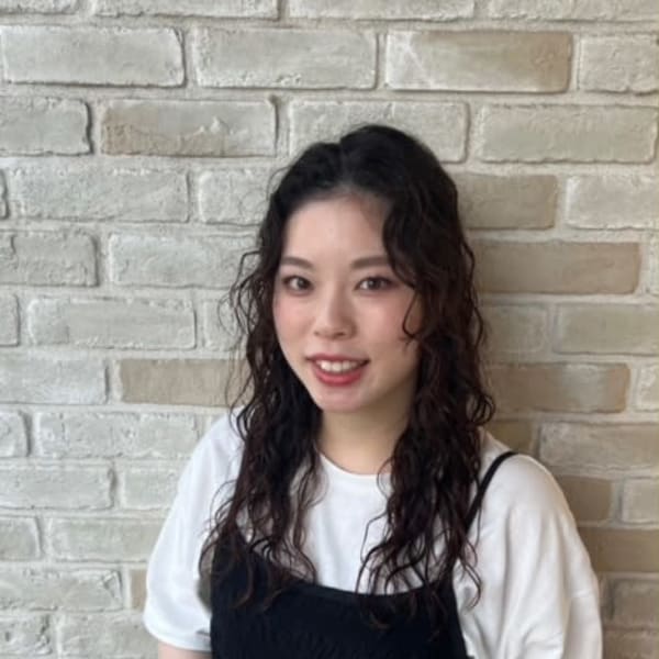 unpeu hair 西京極店【アンプヘアーニシキョウゴクテン】のスタッフ紹介。西川 依里